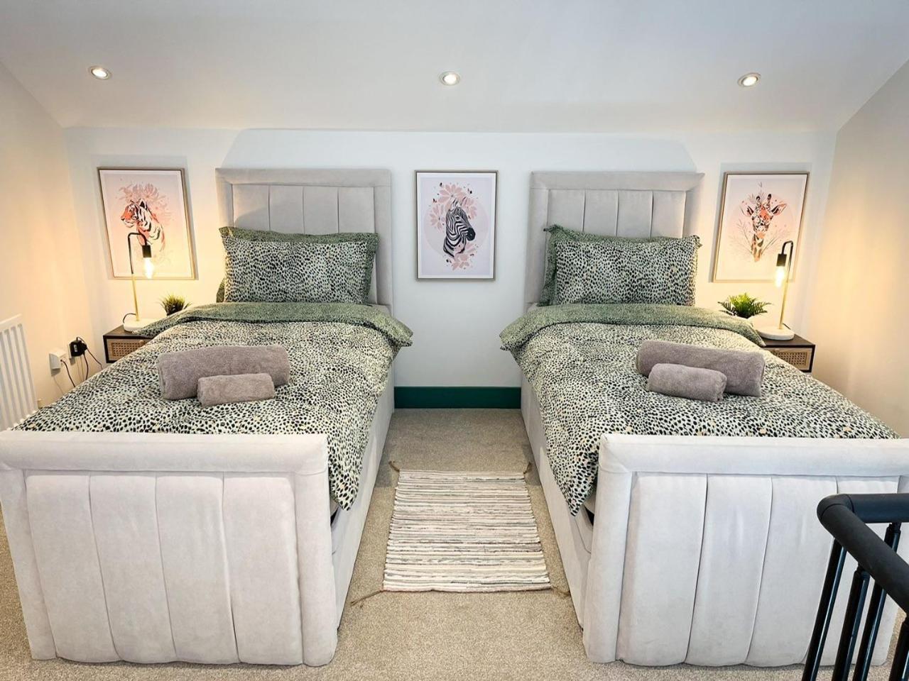 Jungle Escape, City Apartment With Parking & Terrace Chester Eksteriør billede