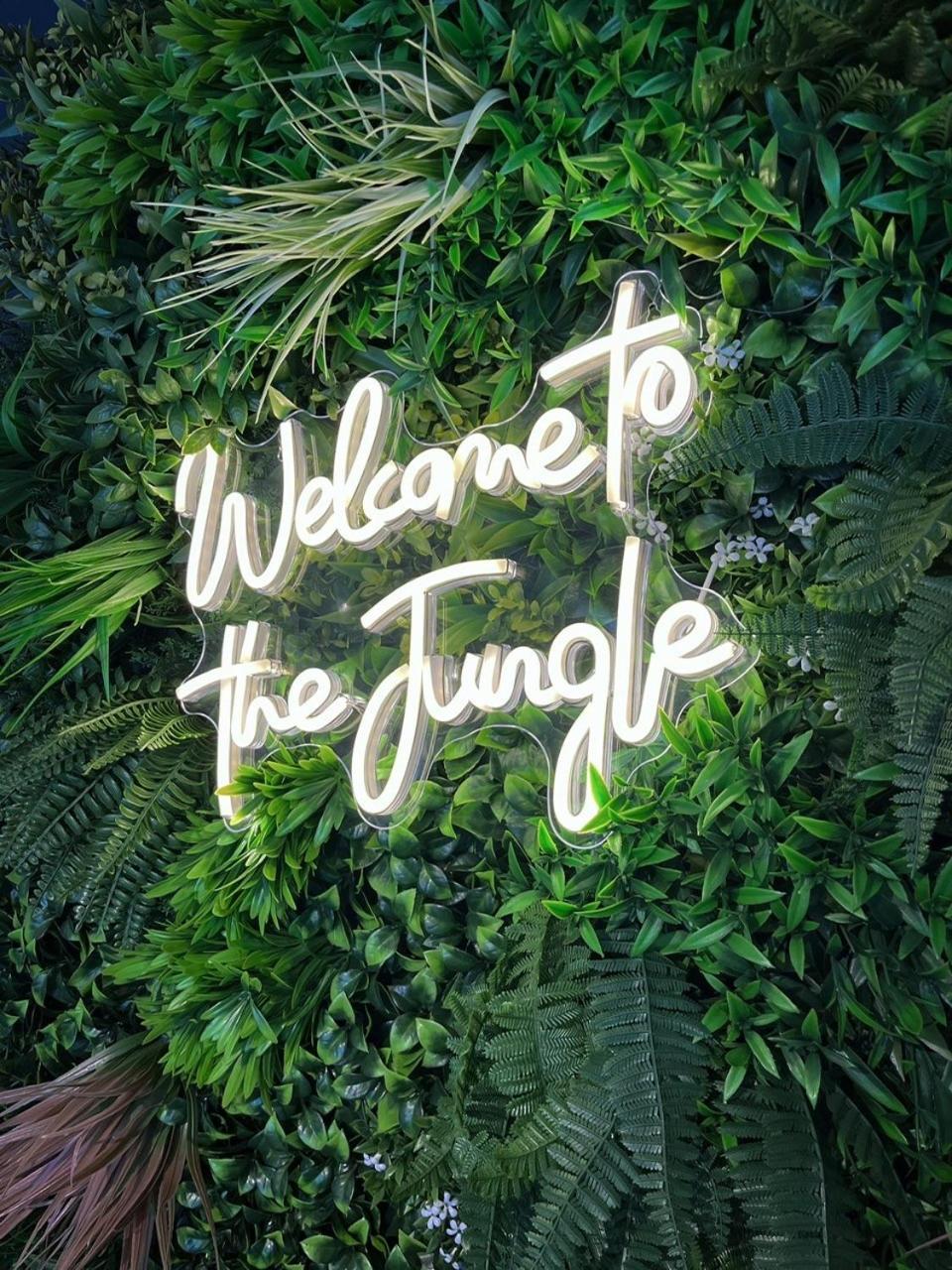 Jungle Escape, City Apartment With Parking & Terrace Chester Eksteriør billede