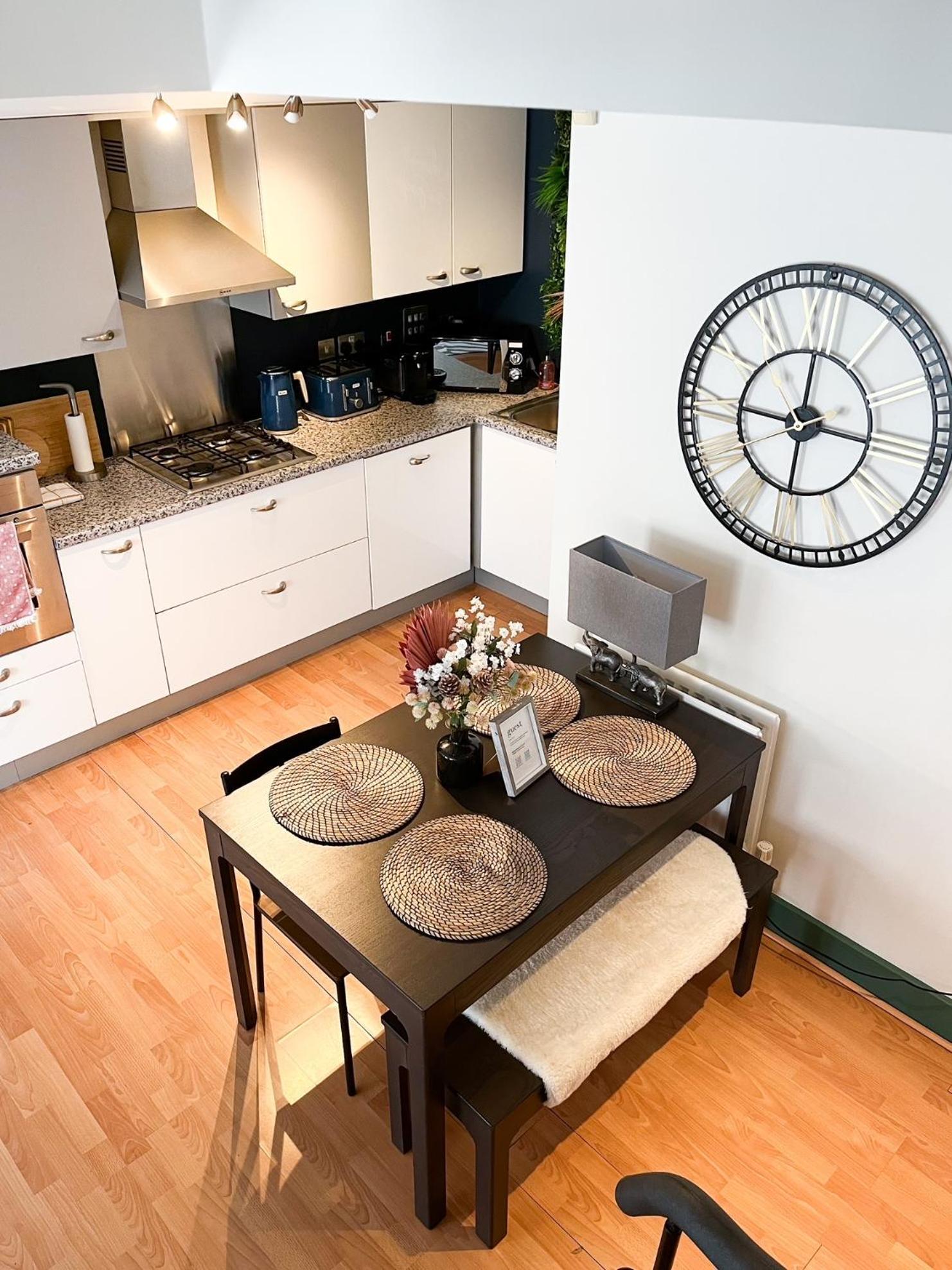 Jungle Escape, City Apartment With Parking & Terrace Chester Eksteriør billede